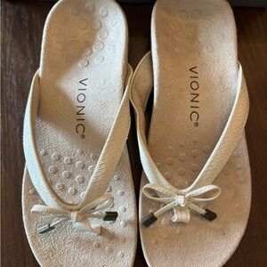 Vionic Cream Sandals with Textured Footbed and Bow Detail